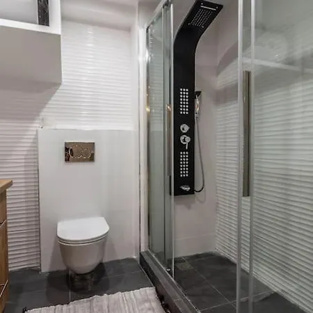 Siras Place Apartment *